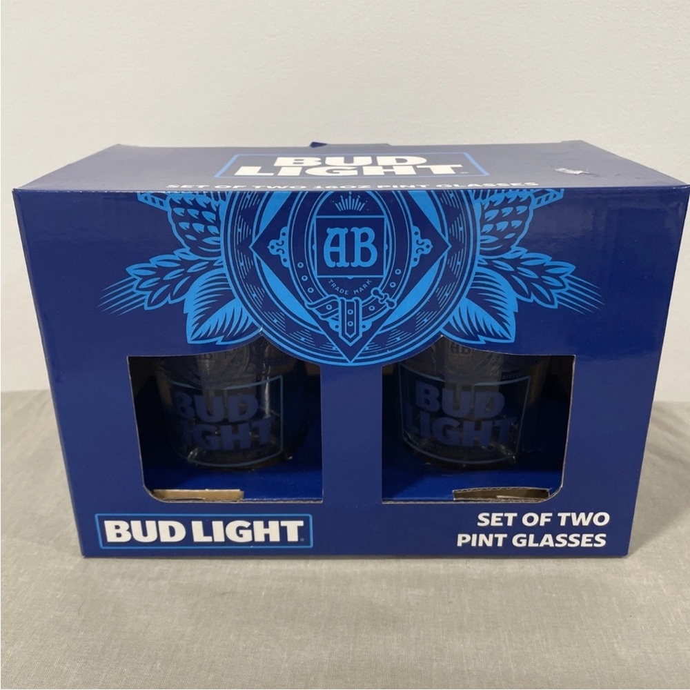 Set Of 2 Bug Light 16oz Pint Glasses New In Box